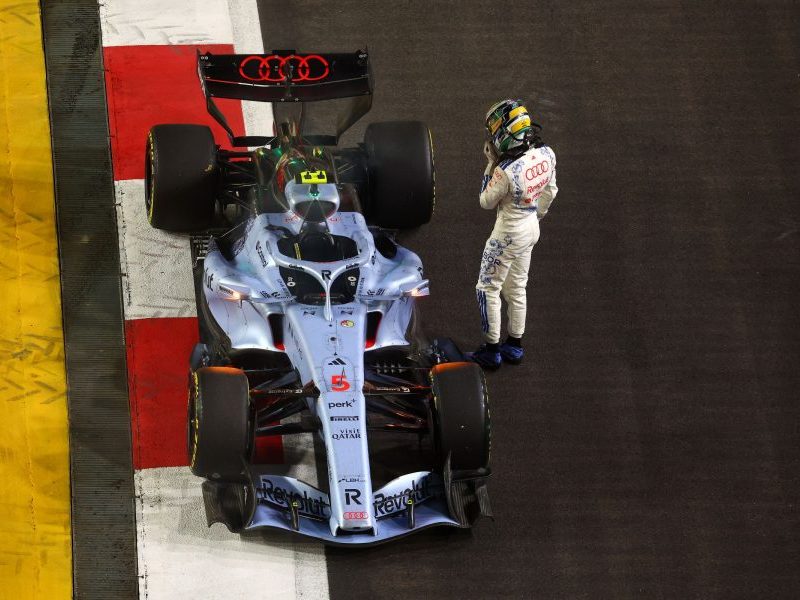 Gabriel Bortoleto abandona GP de Singapura com fogo