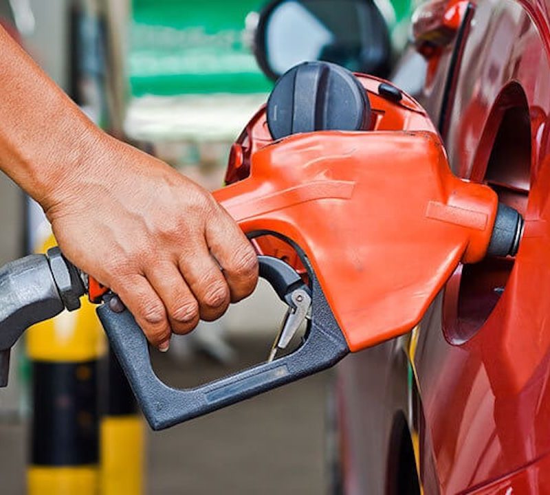 Governo suspende tributos federais sobre a gasolina durante 30 dias