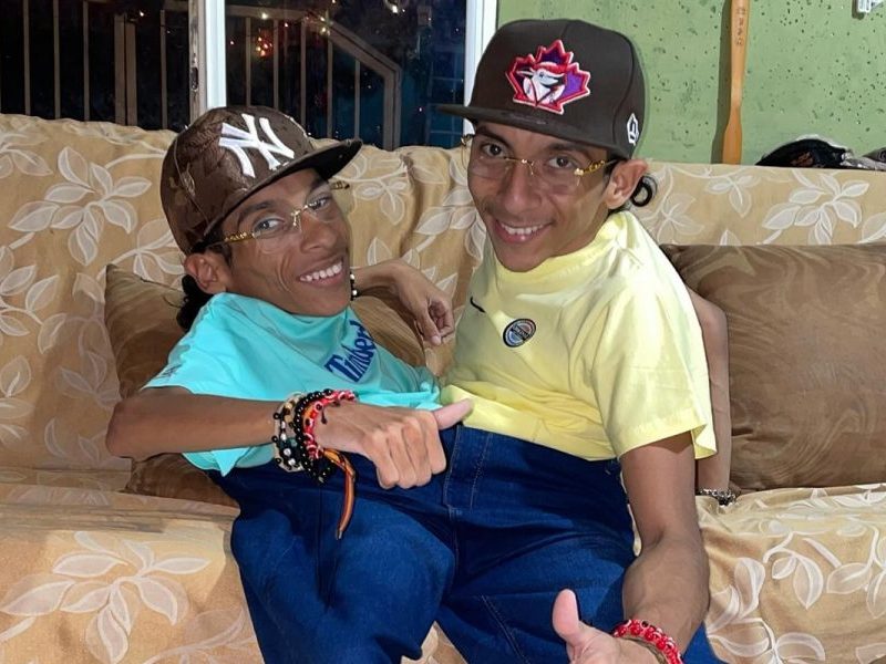 Gêmeos siameses do Equador morrem aos 27 anos na Colômbia