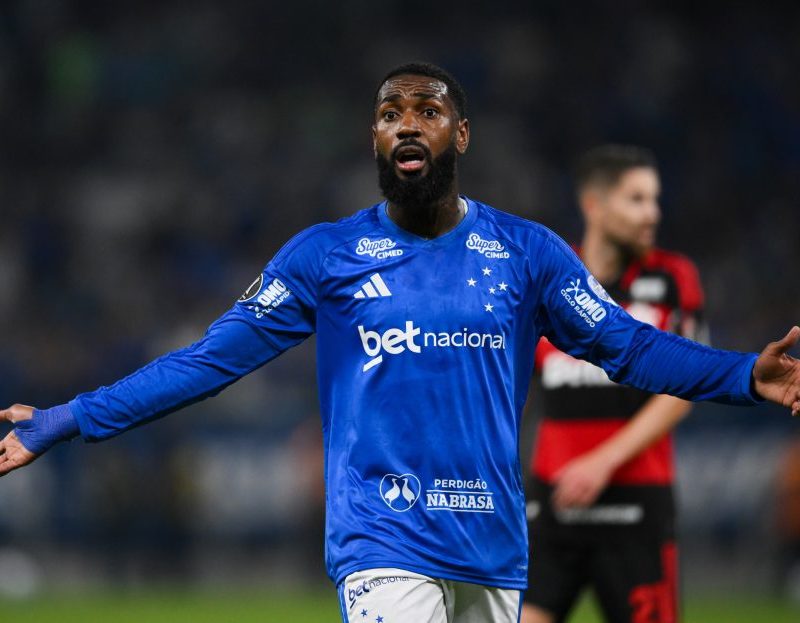 Gerson é alvo de críticas da torcida após derrota do Cruzeiro