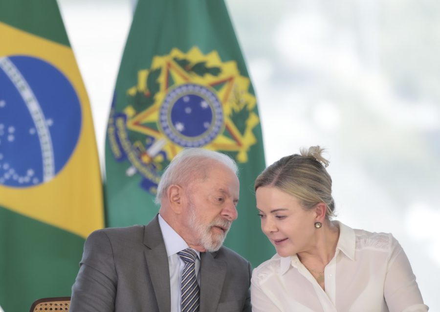 Gleisi Hoffmann é cotada para o ministério do Desenvolvimento