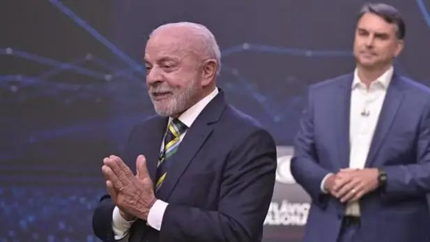 Globo cria regra “antideboche” para debate entre Flávio Bolsonaro e Lula; saiba como vai ser Globo cria regra “antideboche” para debate entre Flávio Bolsonaro e Lula; saiba como vai ser