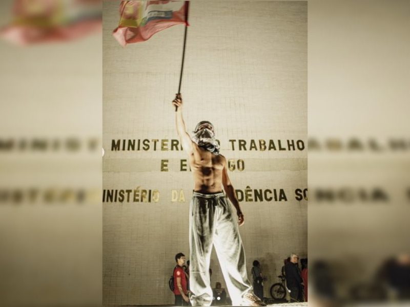 Gostoso da Esplanada viraliza em ato político em Brasília
