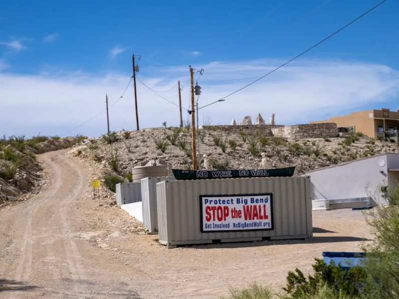 Governo Trump quer retomar muro na fronteira do Texas