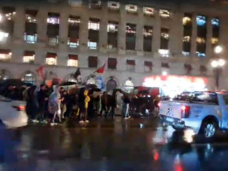 Grupo protesta em frente à Prefeitura de SP por ônibus reduzidos na eleição