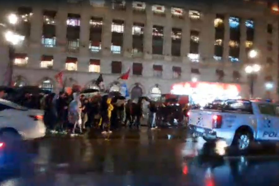 Grupo protesta em frente à Prefeitura de SP por ônibus reduzidos na eleição