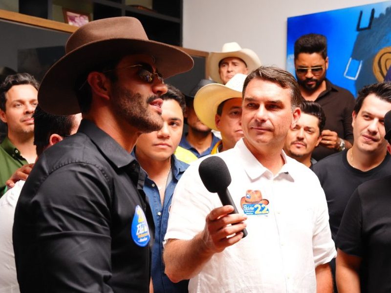 Gusttavo Lima pede a Flávio para manter ações sociais: “Próximo presidente”