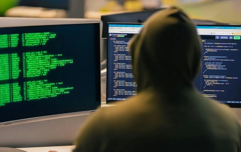 Hackers escondem código que rouba cartão e CPF de quem compra em lojas de moda no Brasil