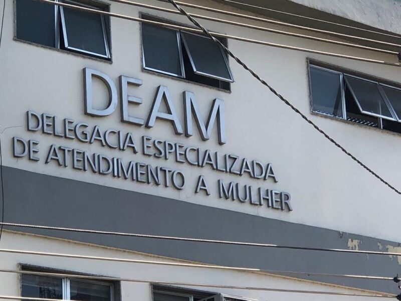 Homem é preso por atirar em rosto de companheira em Volta Redonda
