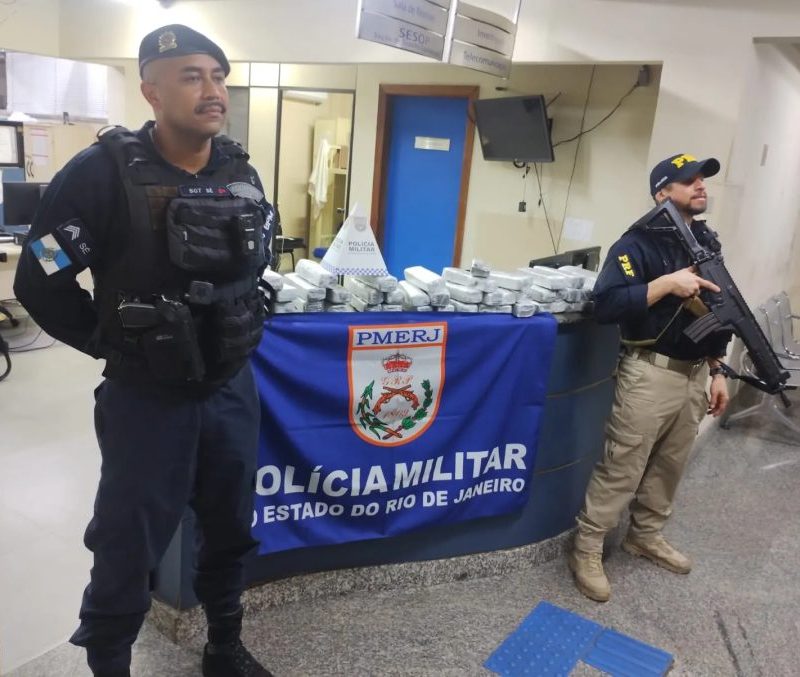 Homem é preso com 51 kg de maconha na BR-101 em Angra dos Reis