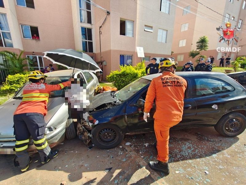 Homem é prensado entre dois carros e sofre fratura em São Sebastião