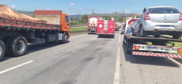Acidente na Dutra deixa idoso ferido em Itatiaia após colisão