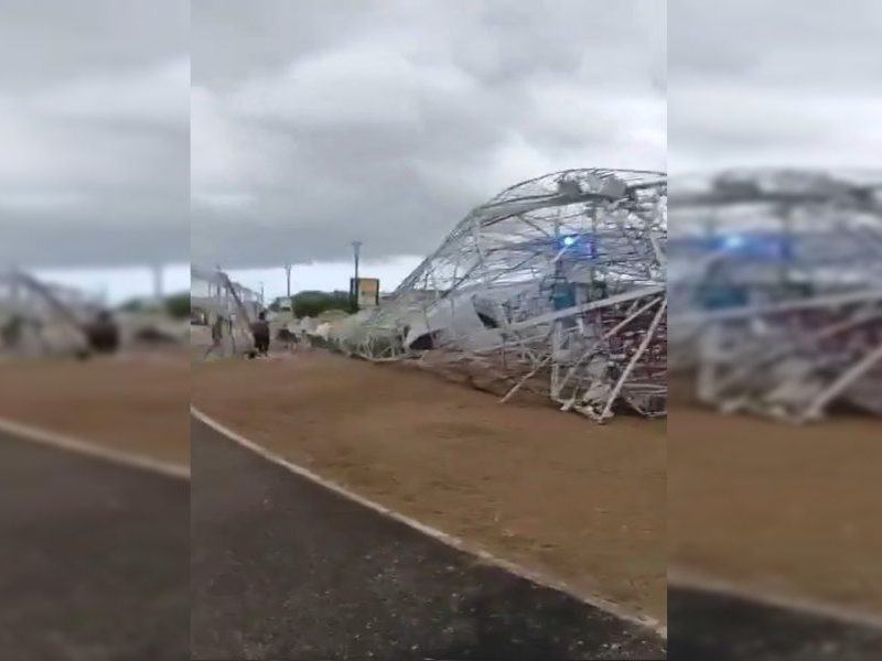 Imagem gigante de Nazaré cai em Belém após temporal na véspera