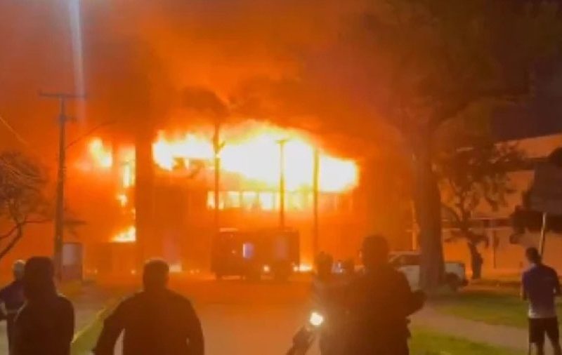 Incêndio destrói laboratórios da UFPE; é o 3º caso em uma semana