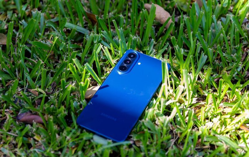 iPhone 13 ainda vale a pena em 2026 ou o Galaxy A57 é melhor opção?