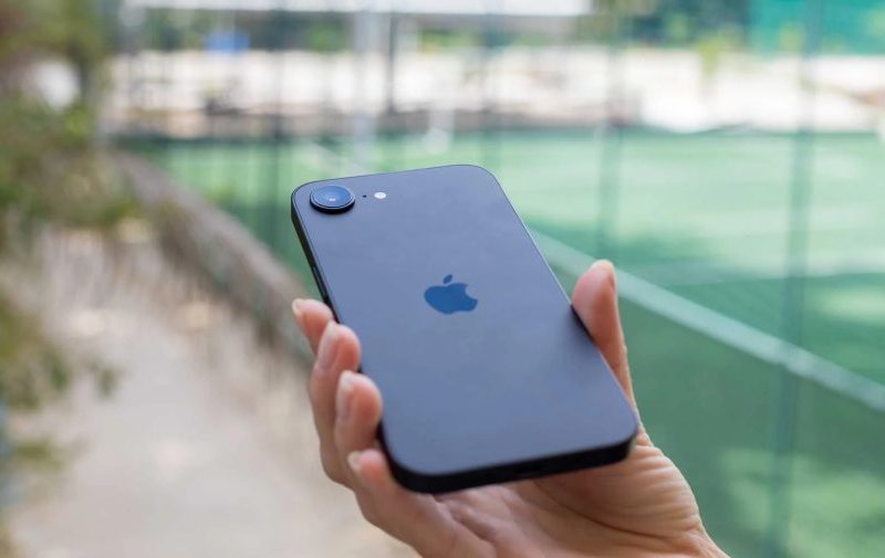 iPhone 18e vaza com câmera de 24 MP e tela de 60 Hz para 2027
