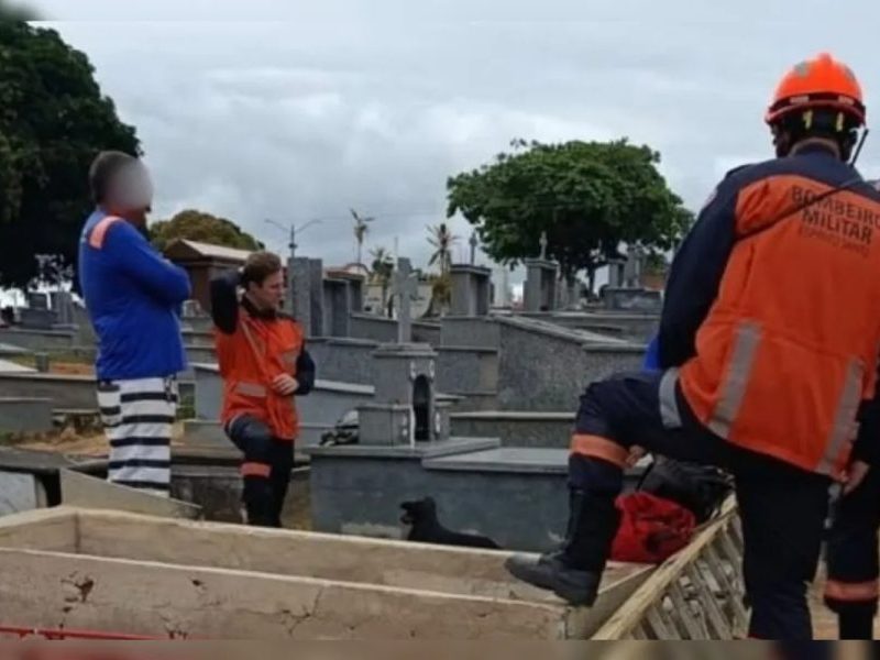 Jazigo cede e homem morre após cair dentro do túmulo do pai no ES