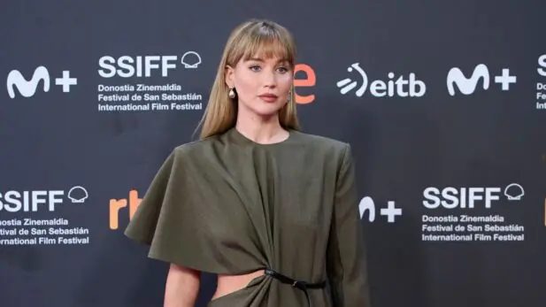 Jennifer Lawrence desabafa sobre teoria dos fãs que a deixa “profundamente irritada”: “Não ajuda”; assista Jennifer Lawrence desabafa sobre teoria que a deixa “profundamente irritada”: “Não ajuda”; assista