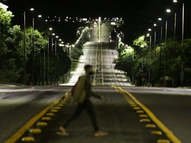 Jovem de 18 anos morre atropelada no Eixão Norte, em Brasília