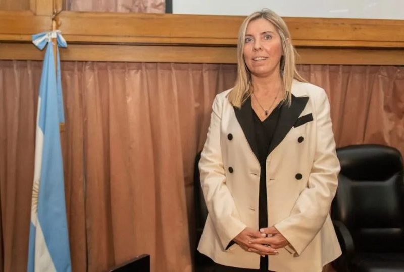 Juíza argentina pede investigação do governo Milei sobre entrada de Flávio no país