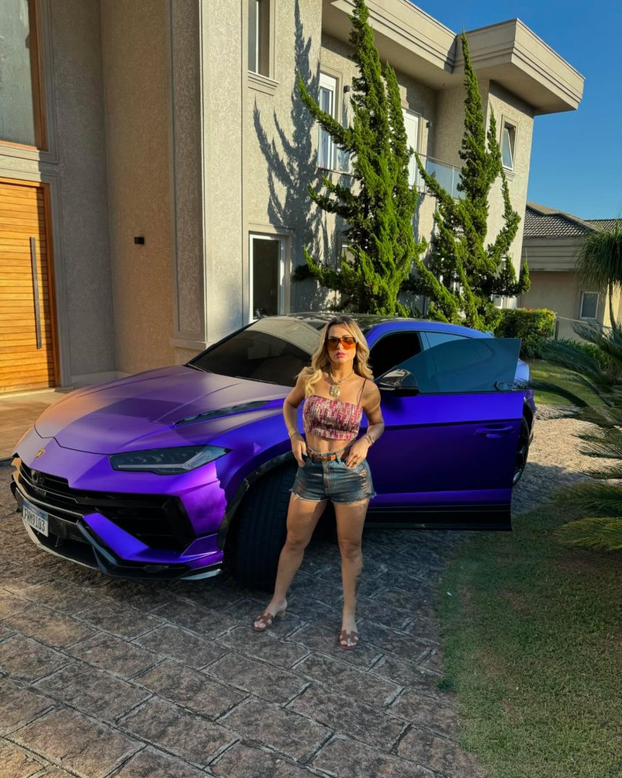 Lamborghini vendida por Deolane é alvo de apreensão da polícia e comprador acusa calote