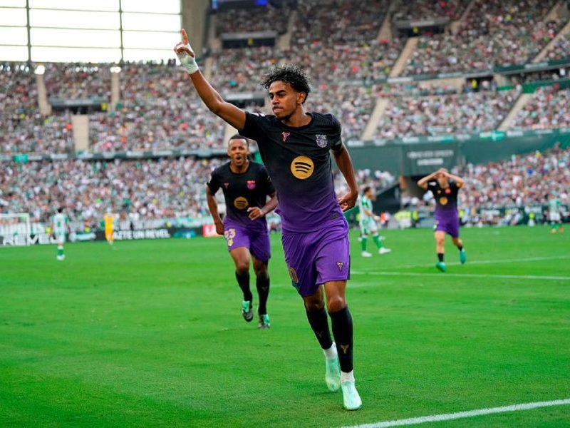 Barcelona goleia Bétis por 5 a 2 e dispara na liderança da La Liga