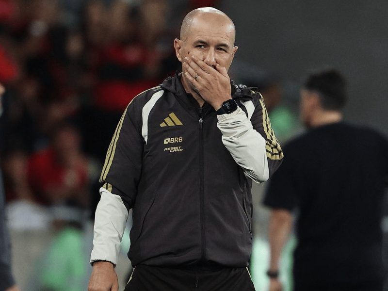 Leonardo Jardim aponta que Flamengo foi pouco efetivo diante do Estudiantes