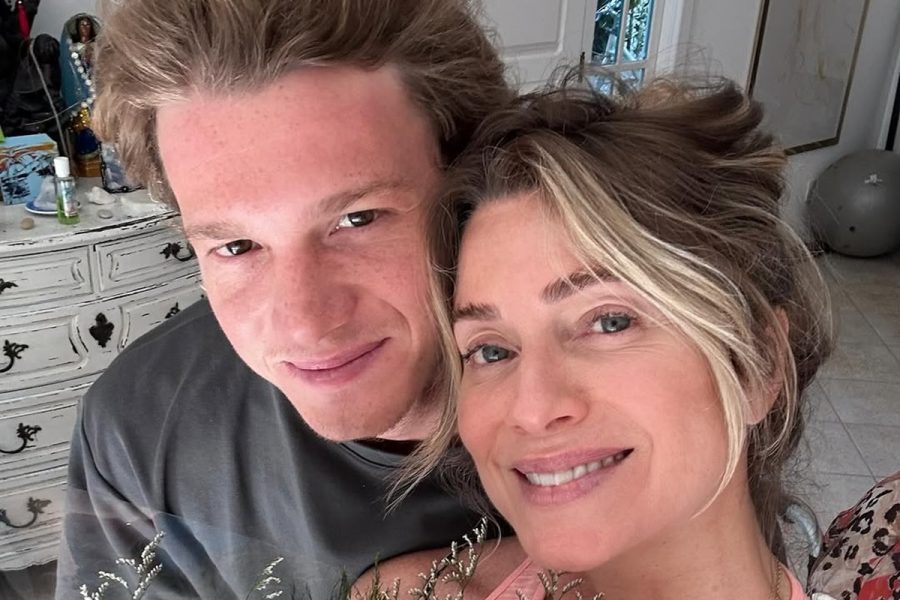 Leticia Spiller celebra 30 anos do filho Pedro Novaes com fotos