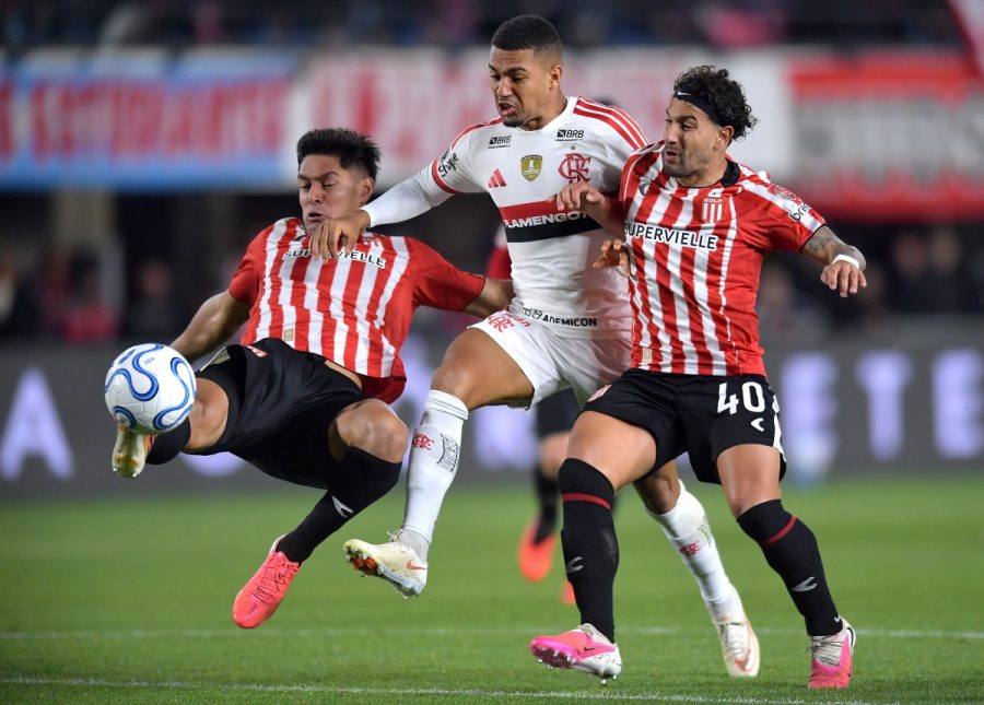 Libertadores: Estudiantes e Flamengo empatam sem gols na ida da semifinal