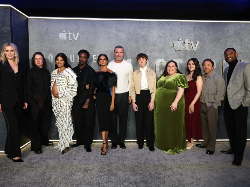 Liev Schreiber dá bronca em repórter no tapete vermelho, e vídeo viraliza; assista Liev Schreiber dá bronca em repórter no tapete vermelho, e vídeo viraliza; assista