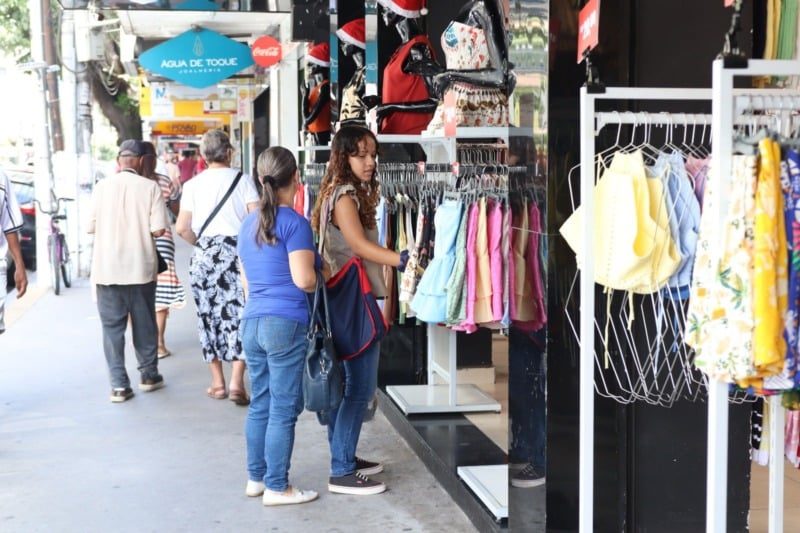 Comércio de Volta Redonda funciona na segunda-feira (19)