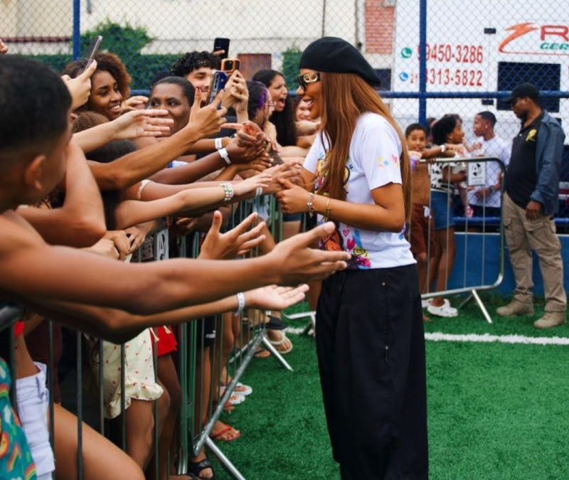 Ludmilla celebra Dia das Crianças com festa beneficente em Caxias