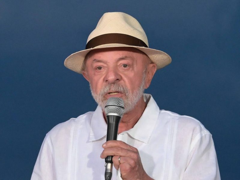 Lula comenta fuga de Flávio Bolsonaro do Brasil: ” Vergonhoso”