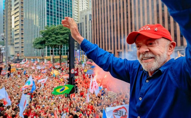 Lula conquista virada inédita no segundo turno e é reeleito para 4º mandato