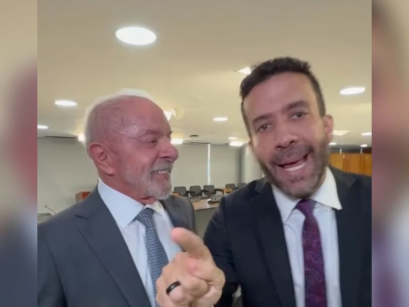 Lula brinca que usará celular de Janja em canal de Janones