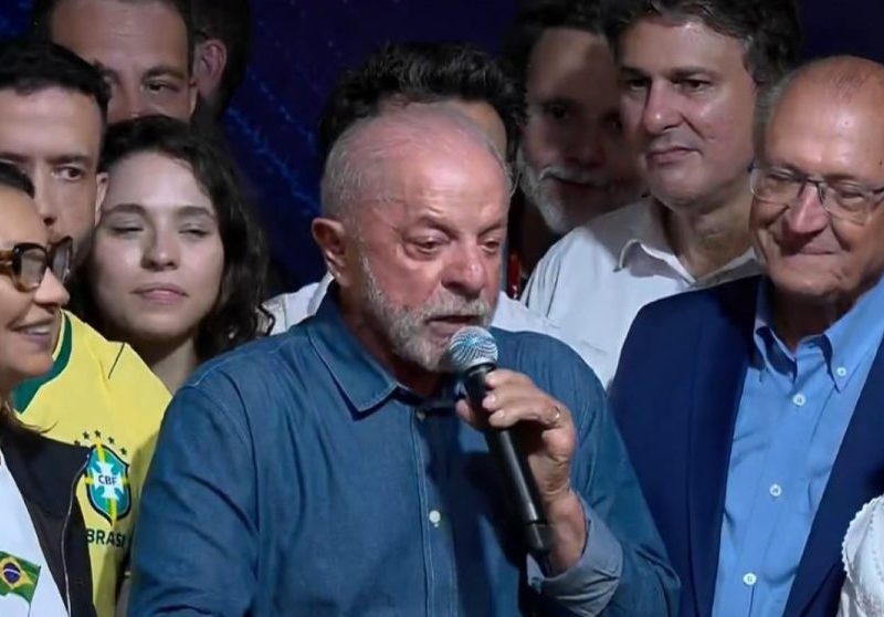 Lula fala em regular redes e que eleição foi derrota para o negacionismo