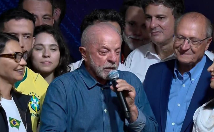 Lula fala em regular redes e que eleição foi derrota para o negacionismo