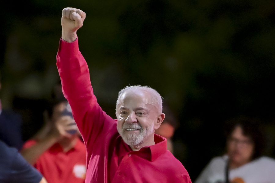 Lula prega respeito à Constituição e diz que vai trabalhar com Congresso