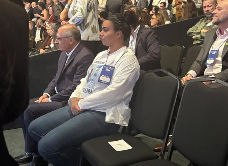 Mãe de Ana Clara expõe comportamento de Flávio na TV