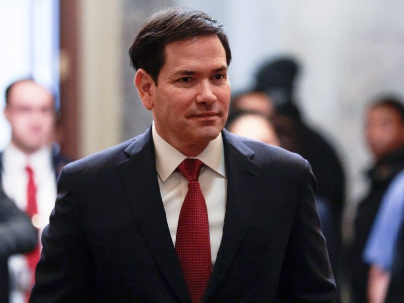Marco Rubio nega que EUA ajudaram Flávio Bolsonaro a sair do Brasil