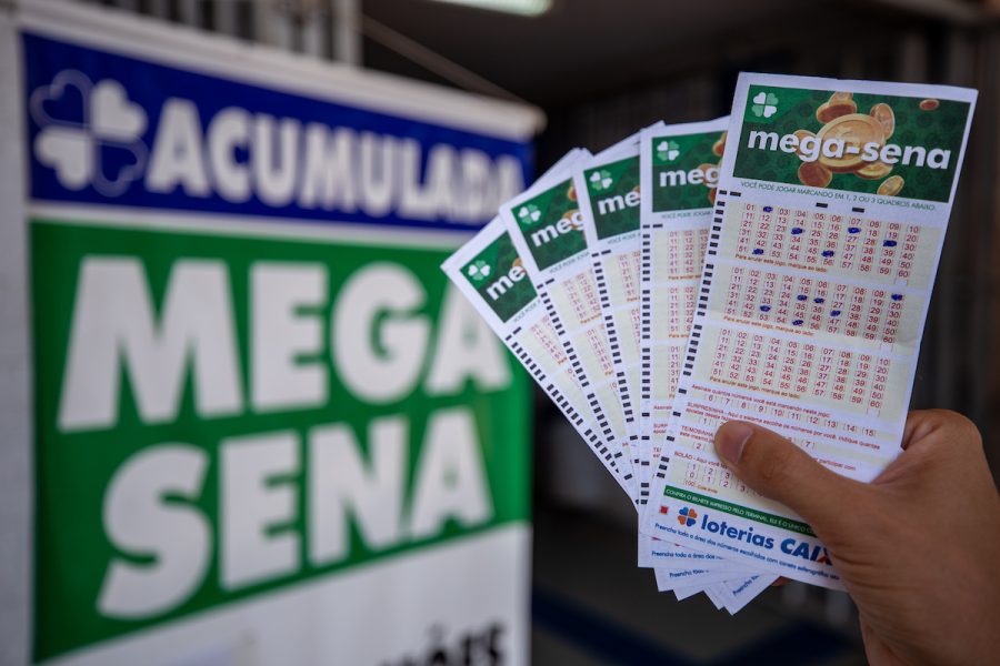 Mega-Sena 3075 acumula, e prêmio sobe para R$ 305 milhões. Veja resultado