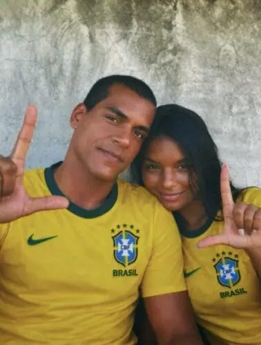Atriz Mell Muzzillo vai à polícia após receber áudios racistas