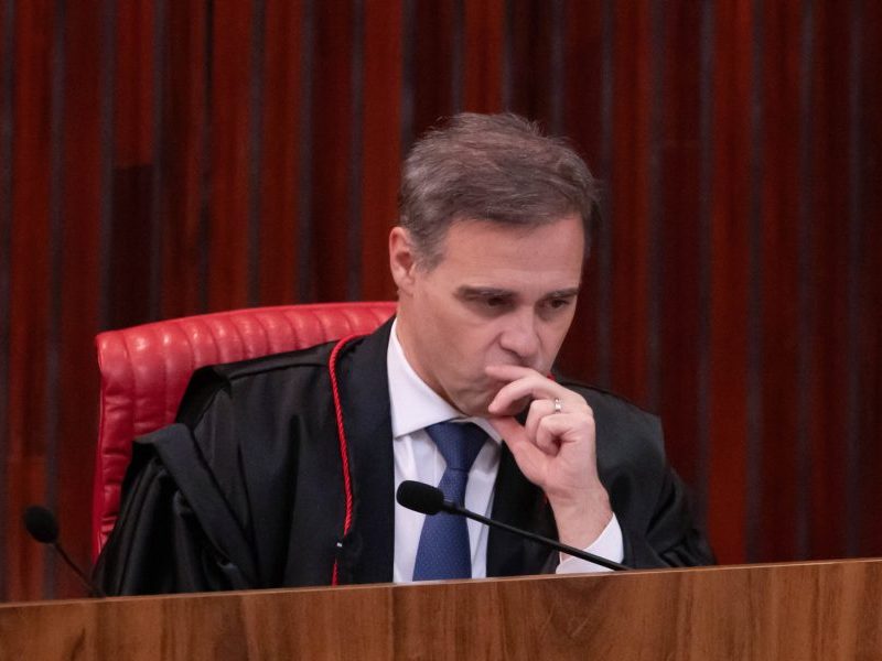 Mendonça diz que Lula e Flávio podem abrir sigilos sem aval do TSE
