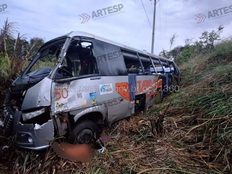 Acidente em Itapetininga deixa 3 mortos após micro-ônibus