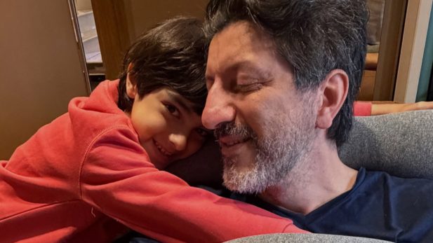 Mila Seidl, viúva de Lito Sousa, mostra presentes enviados por fãs para ela e o filho em meio ao luto; assista (Foto: Reprodução/ Instagram/ Youtube)