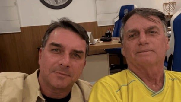 Moraes libera Flávio Bolsonaro para visitar o pai em casa