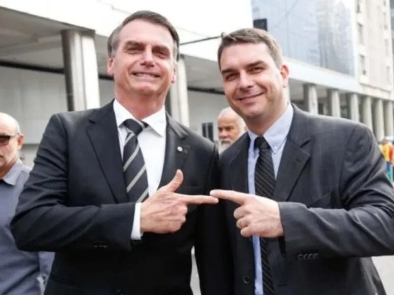 Moraes libera visitas de Flávio Bolsonaro ao pai em Brasília