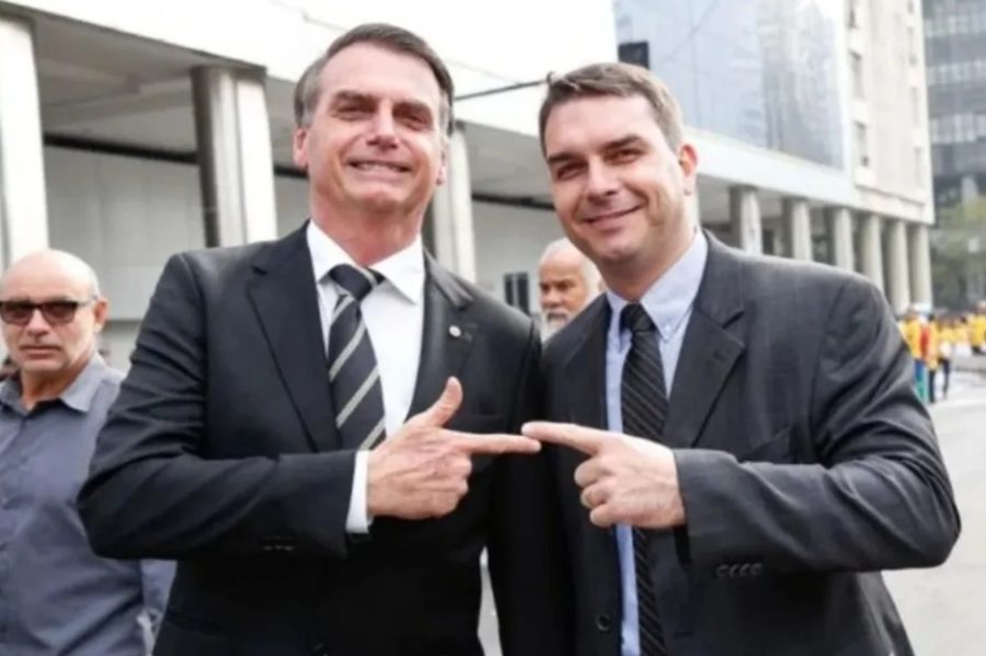 Moraes libera encontros entre Flávio Bolsonaro e o pai após três meses de restrição
