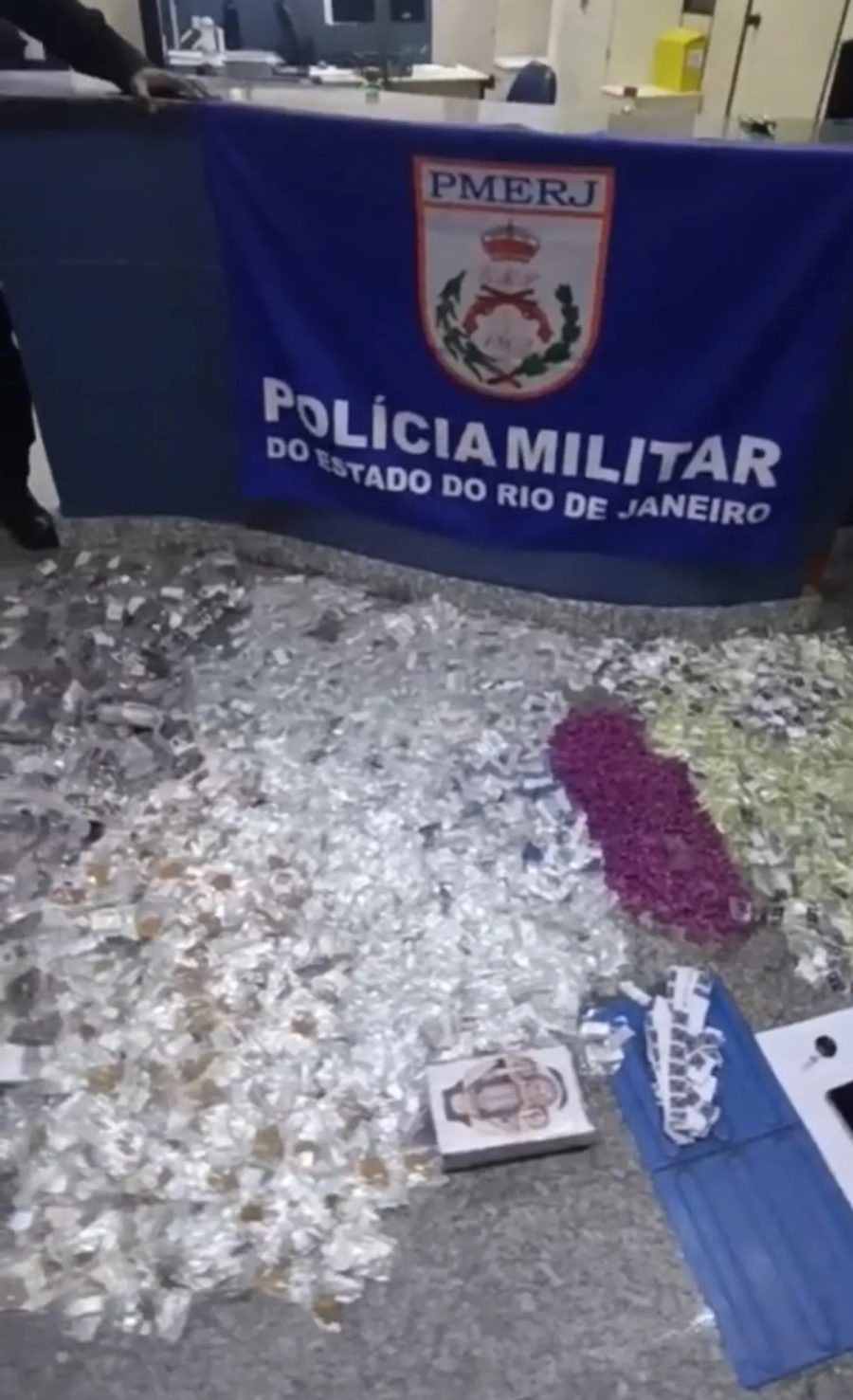 Motociclista é preso com 40 kg de drogas em caixa de ovos em Angra dos Reis