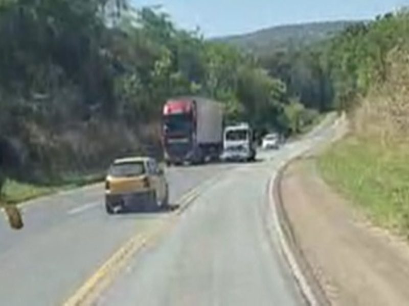 Motorista bêbado é preso pela PRF após zigue-zague na BR-040